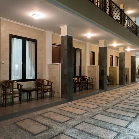 Hotel Wisma Djaja Syariah Bojonegoro Exterior foto