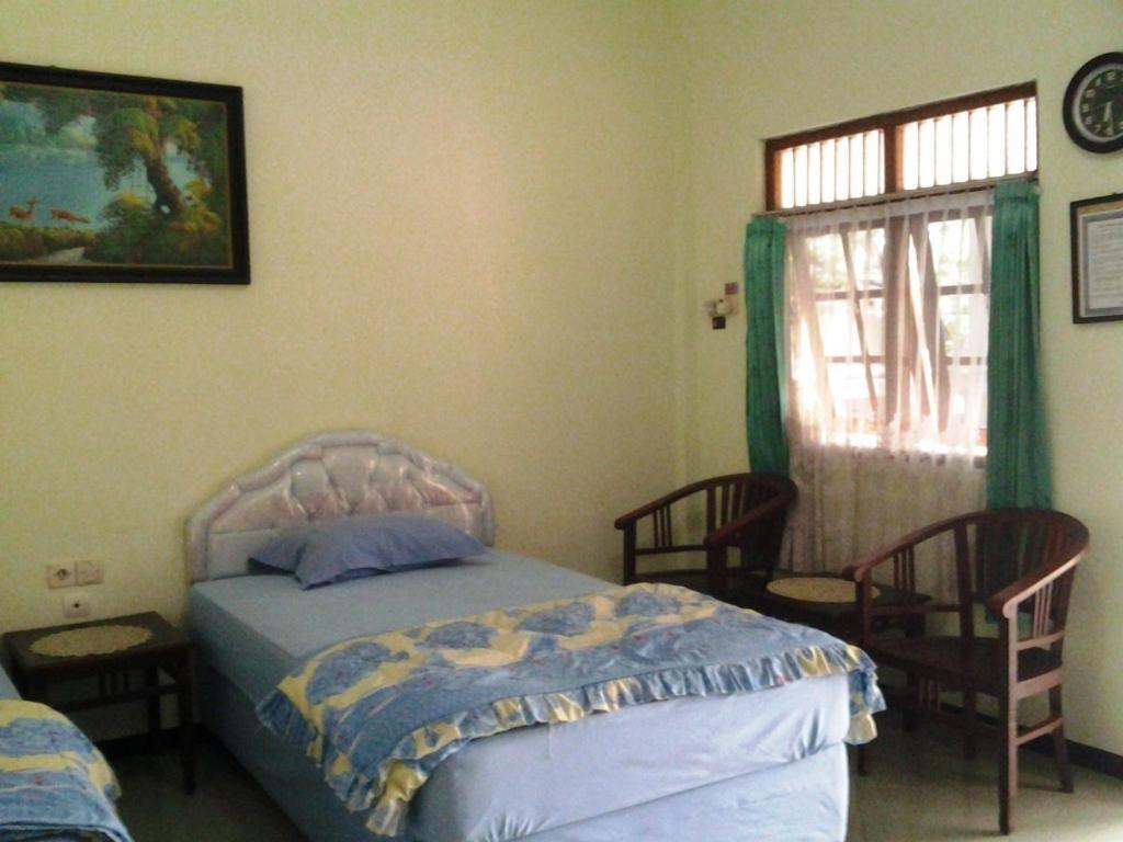 Hotel Wisma Djaja Syariah Bojonegoro Habitación foto