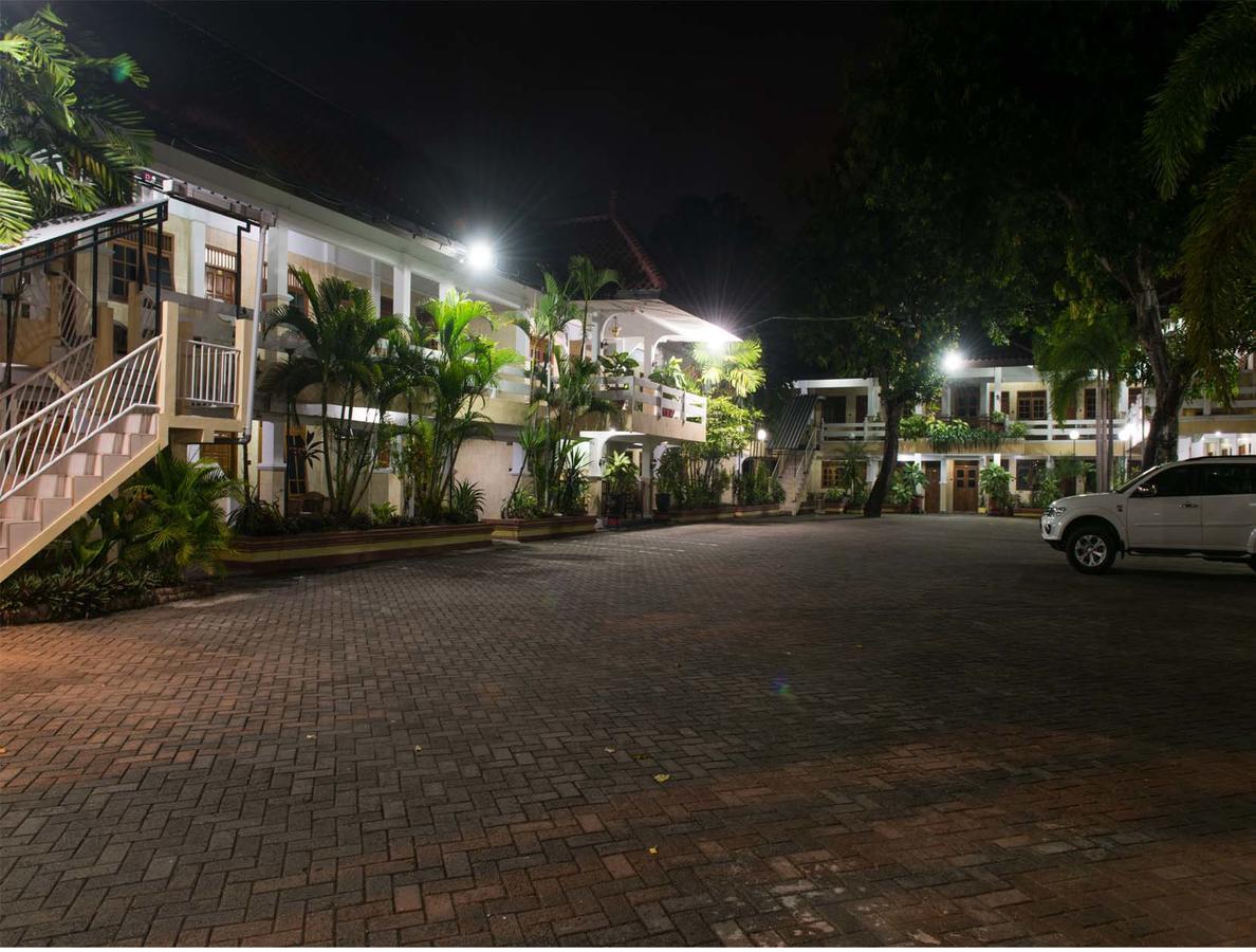 Hotel Wisma Djaja Syariah Bojonegoro Exterior foto